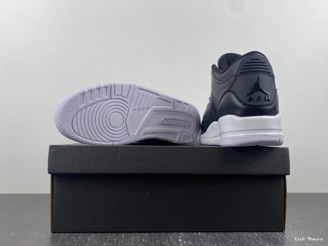 Kicked Out Shoe Store 3 136064-020 (2016) Jordan Retro Monday Cyber 0730